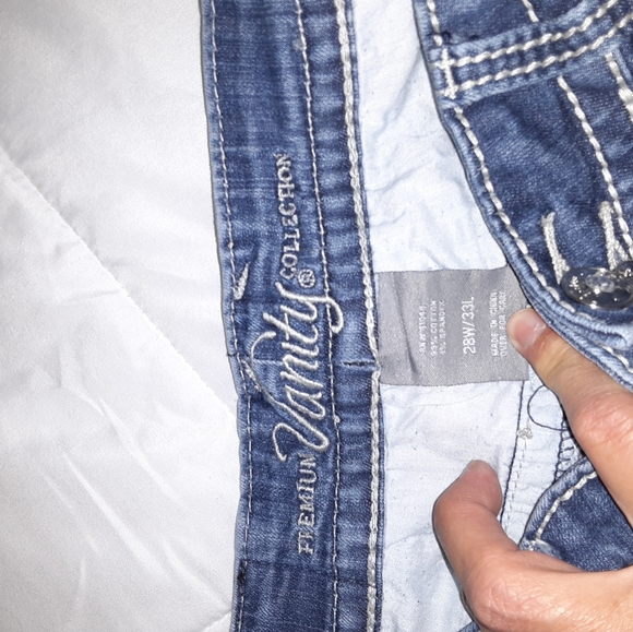 Distressed vanity jeans - Picture 2 of 5